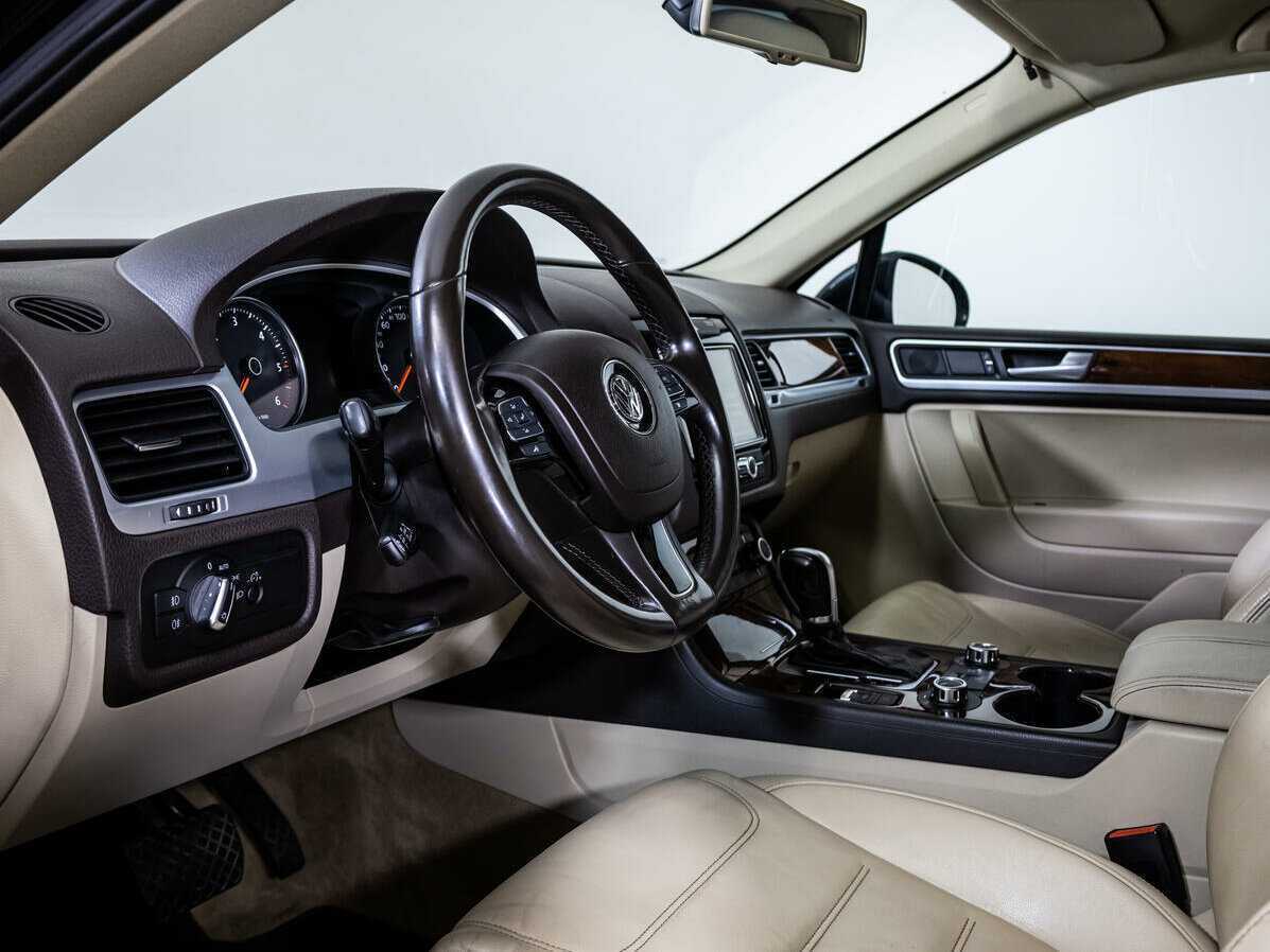 Купить Volkswagen Touareg с пробегом. Фото: #10