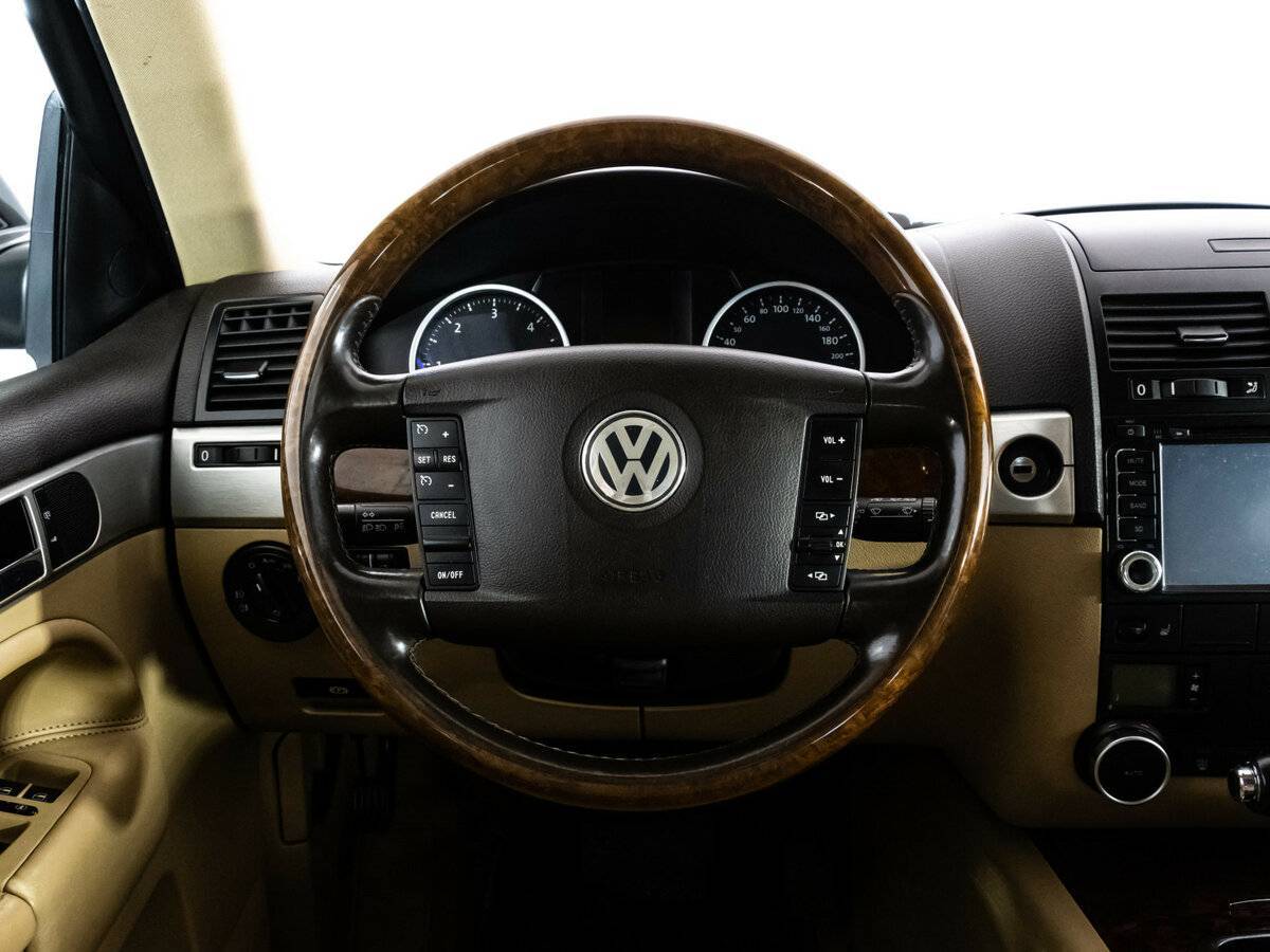 Купить Volkswagen Touareg с пробегом. Фото: #11