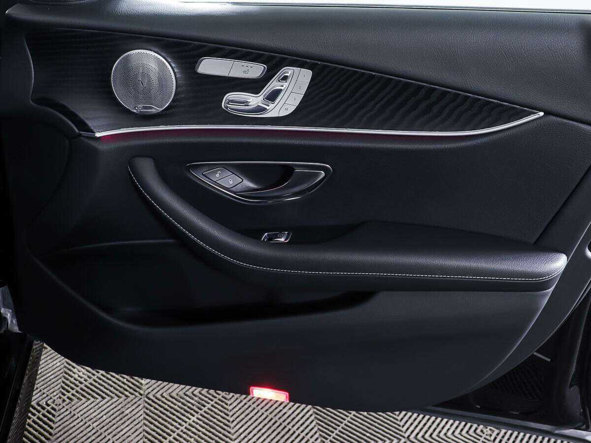 Купить Mercedes-Benz E-Класс с пробегом. Фото: #13