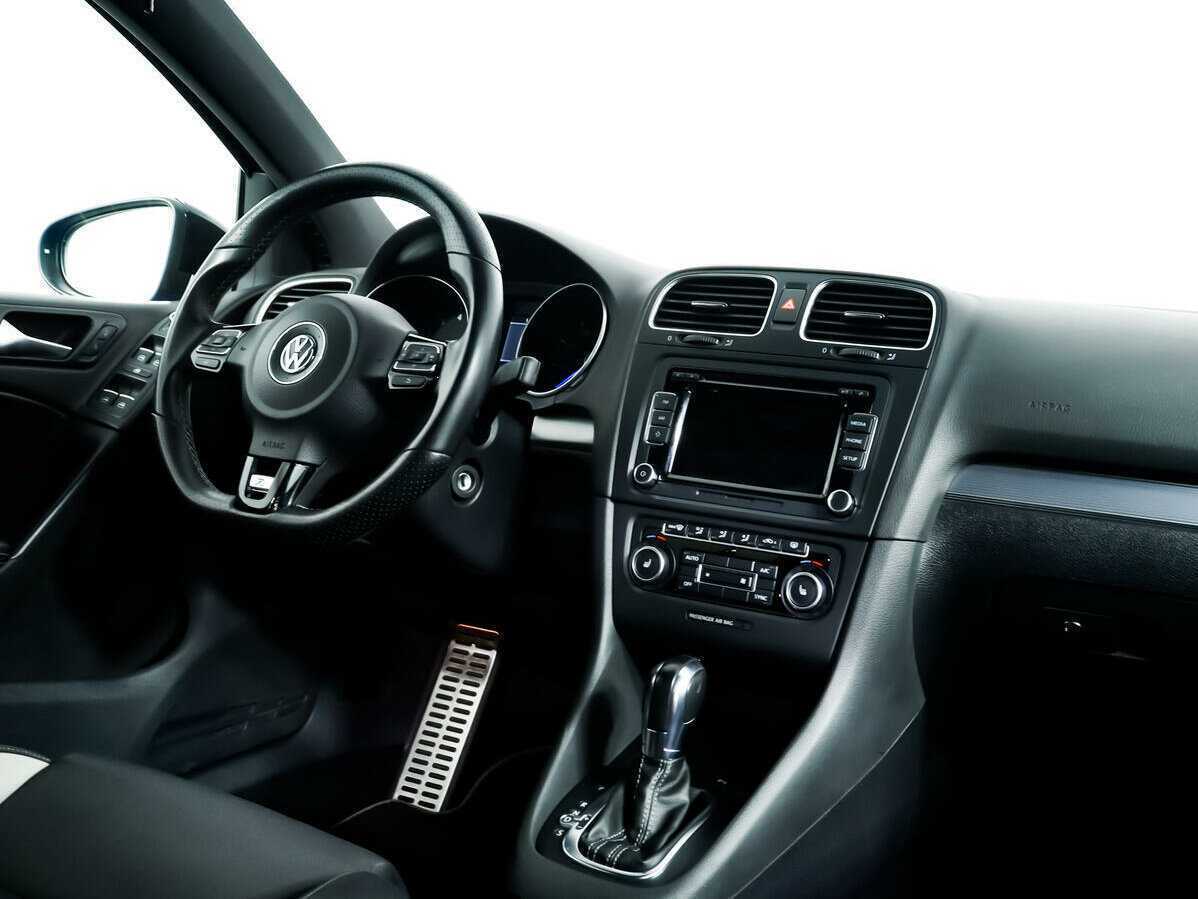Купить Volkswagen Golf R с пробегом. Фото: #8