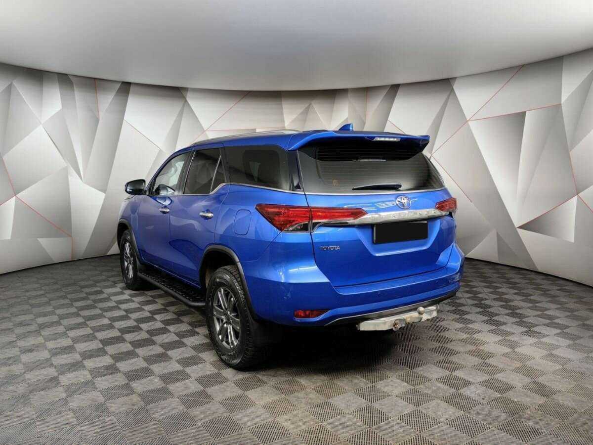 Купить Toyota Fortuner с пробегом. Фото: #3