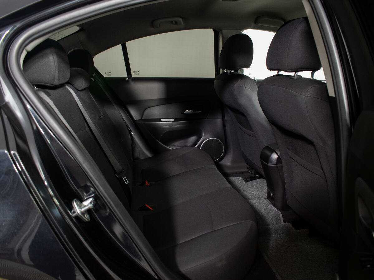 Купить Chevrolet Cruze с пробегом. Фото: #9