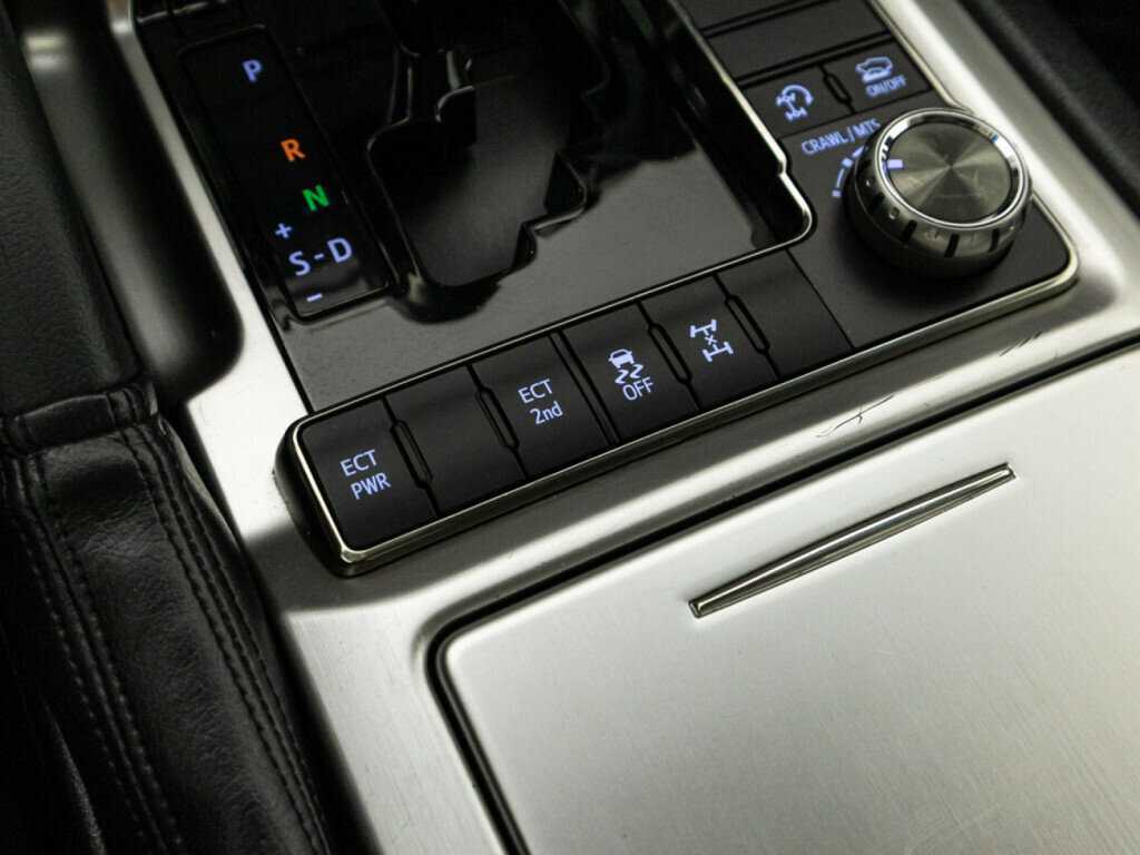 Купить Toyota Land Cruiser с пробегом. Фото: #18