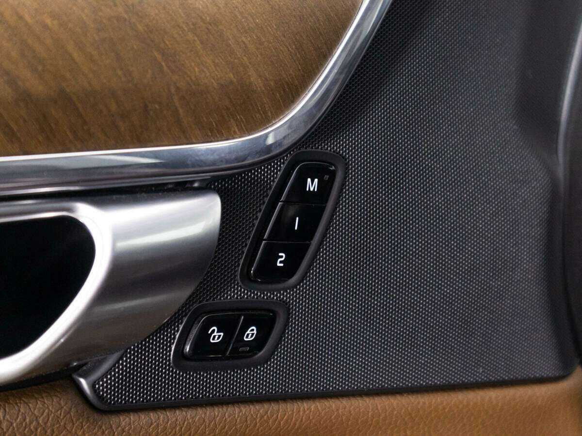 Купить Volvo S90 с пробегом. Фото: #16