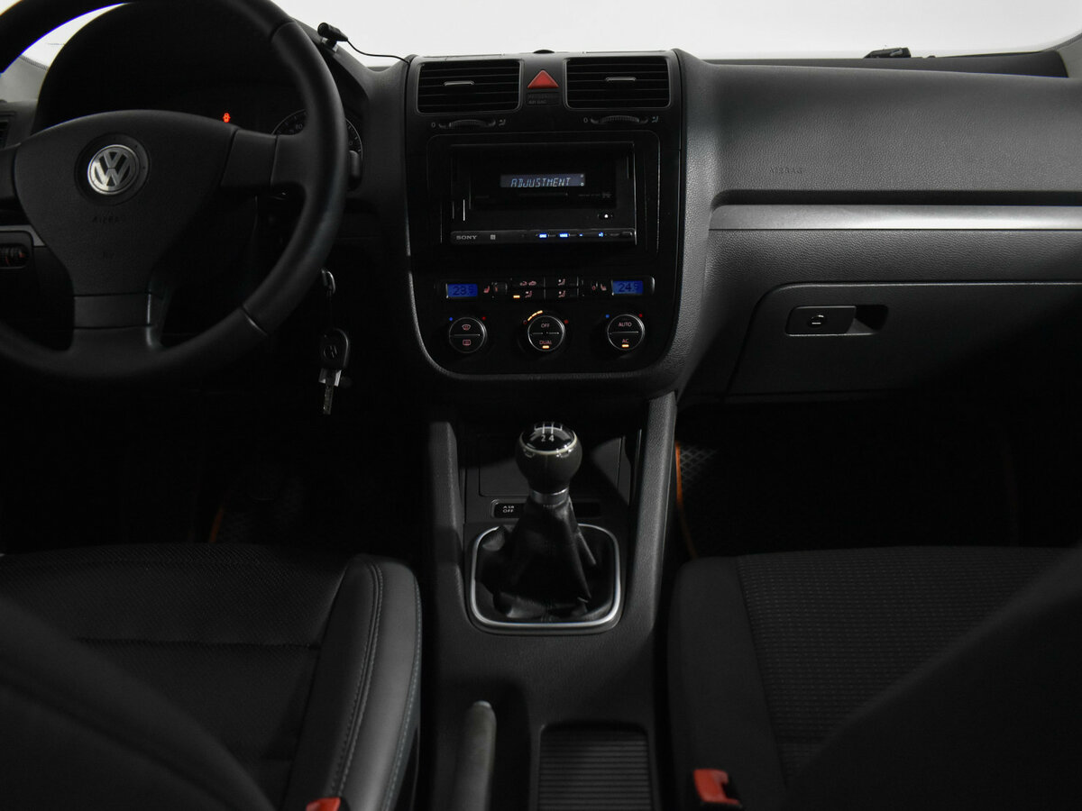 Купить Volkswagen Jetta с пробегом. Фото: #14