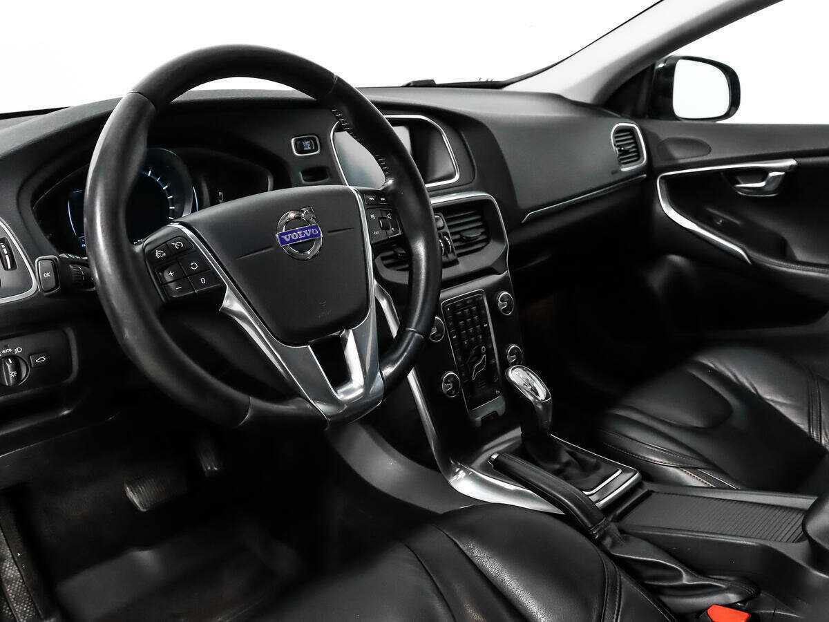 Купить Volvo V40 Cross Country с пробегом. Фото: #6