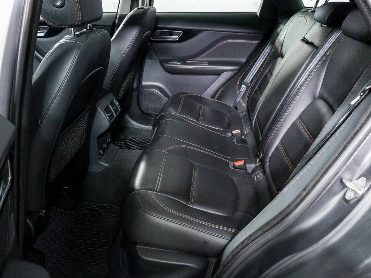 Купить Jaguar F-Pace с пробегом. Фото: #6