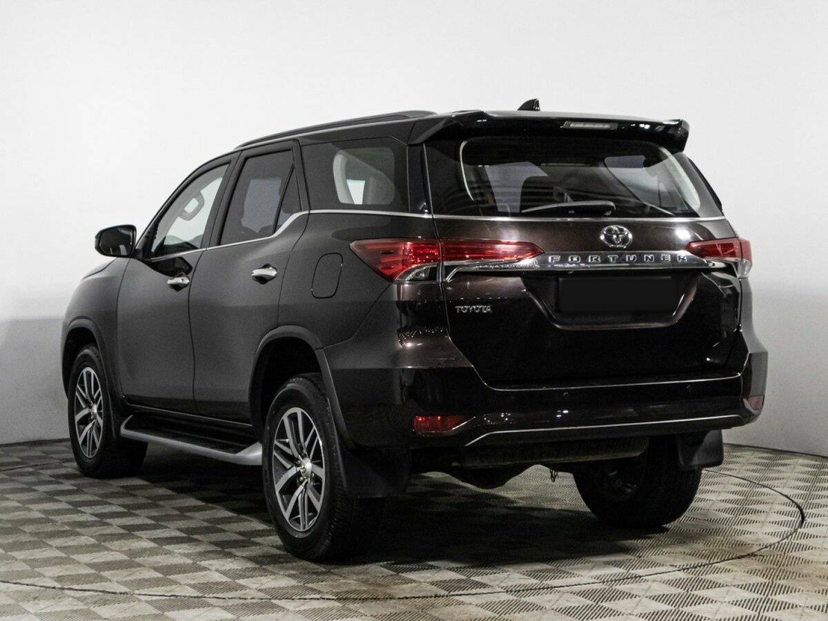 Купить Toyota Fortuner с пробегом. Фото: #6