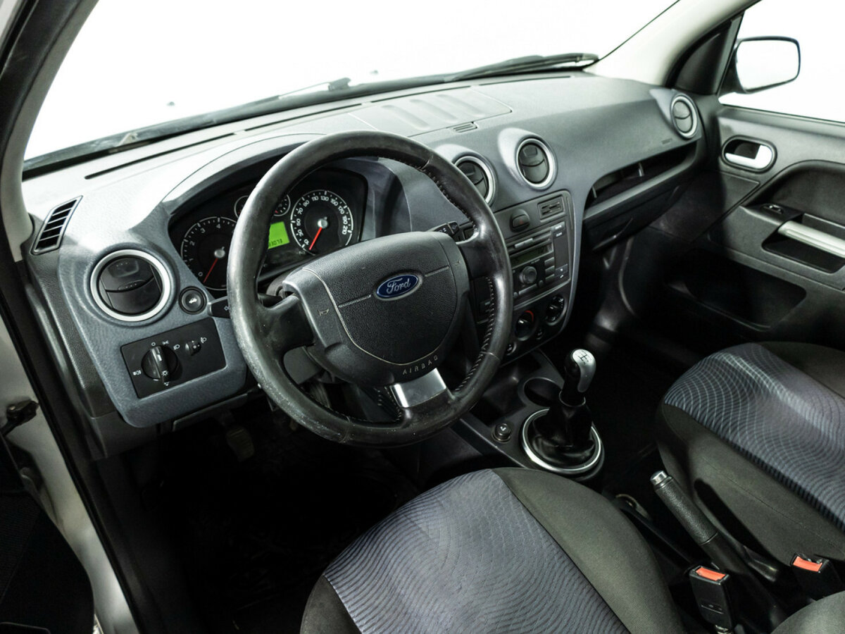 Купить Ford Fusion с пробегом. Фото: #10