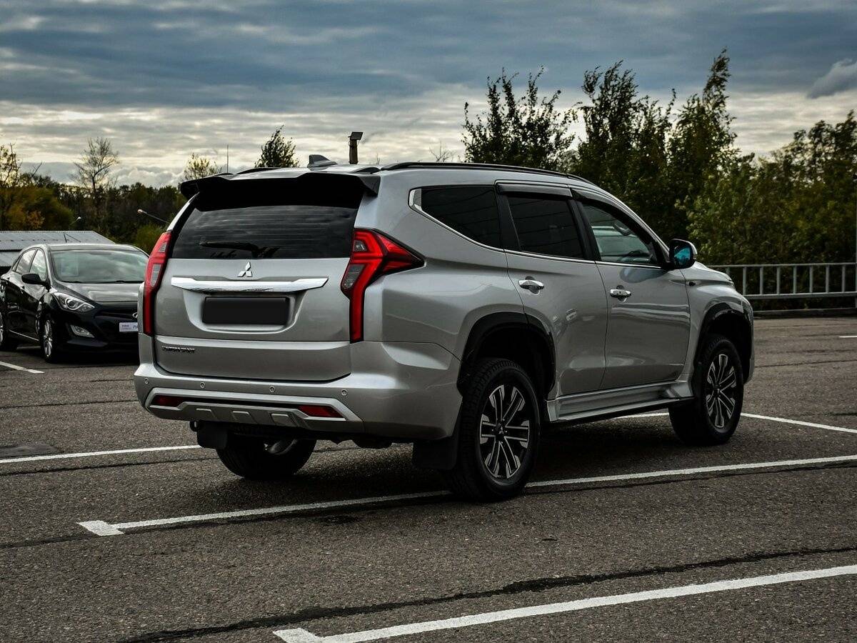 Купить Mitsubishi Montero Sport с пробегом. Фото: #4