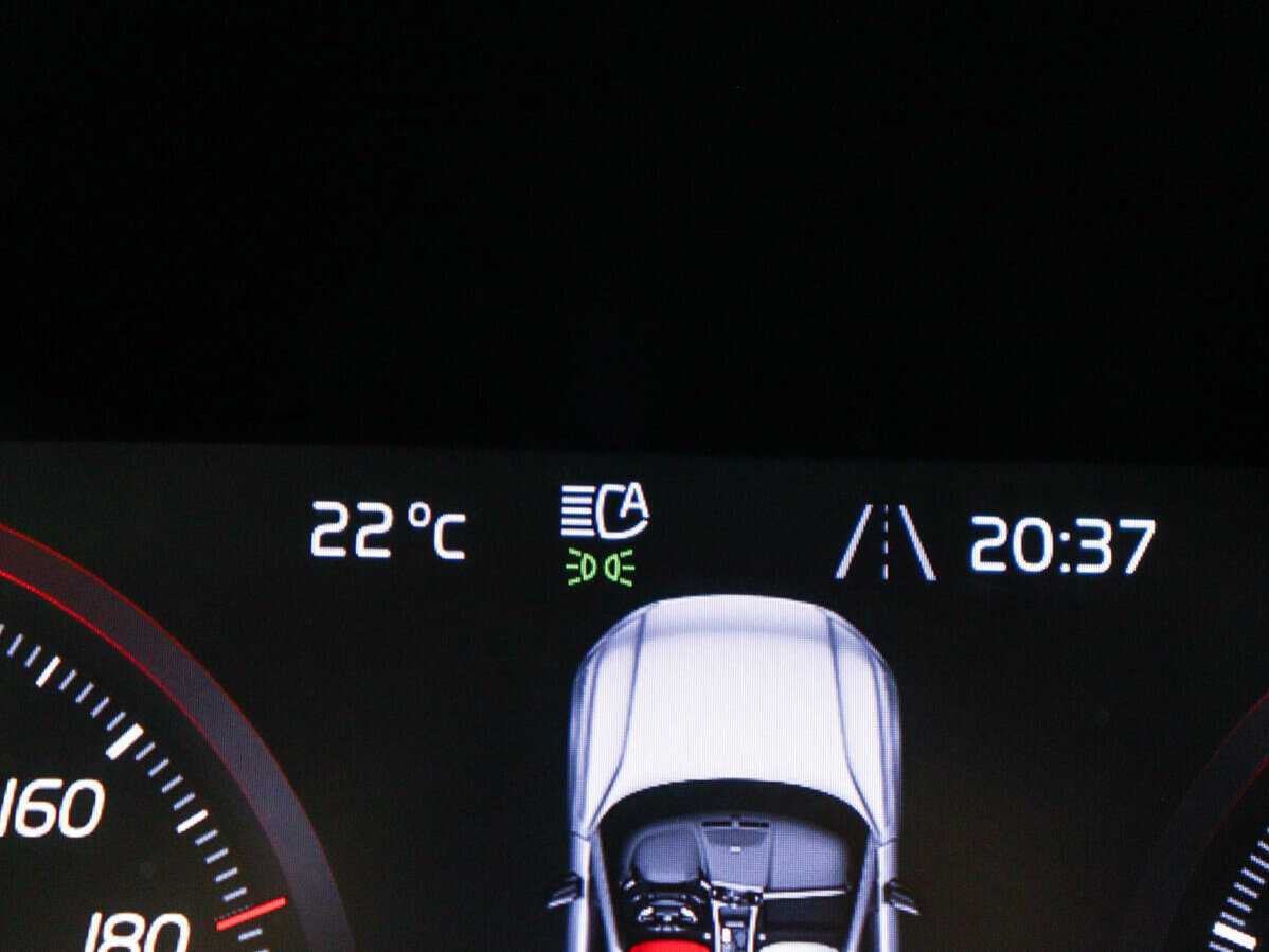 Купить Volvo XC40 с пробегом. Фото: #18
