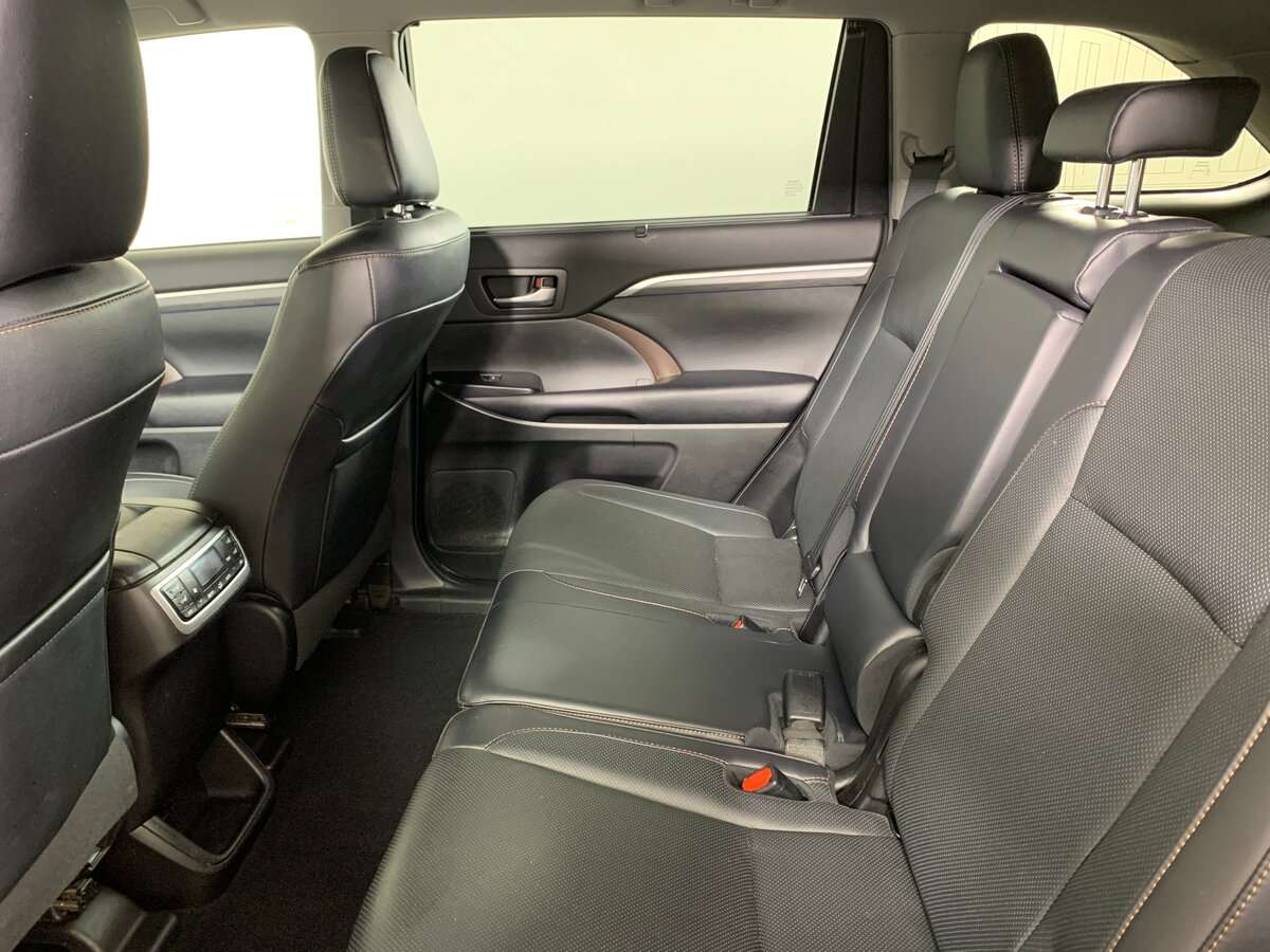 Купить Toyota Highlander с пробегом. Фото: #17