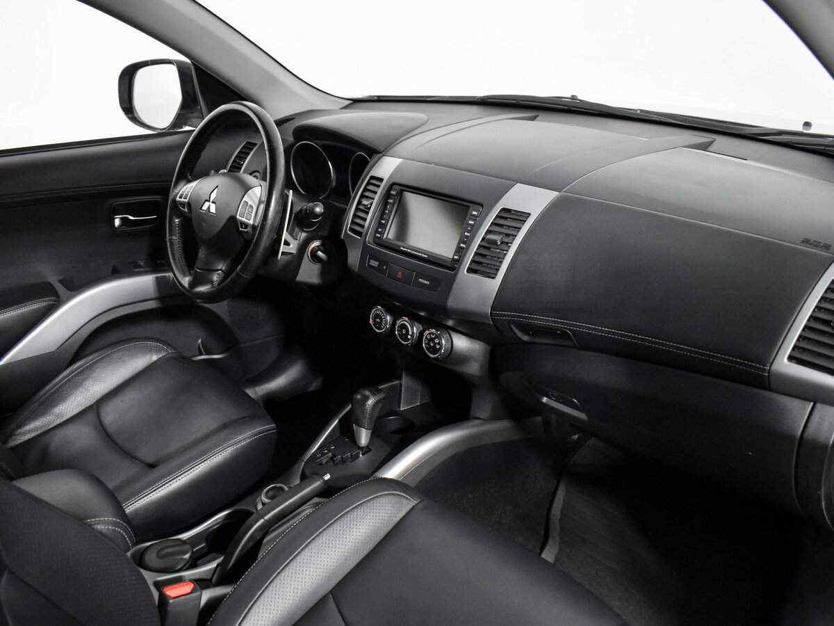Купить Mitsubishi Outlander с пробегом. Фото: #11