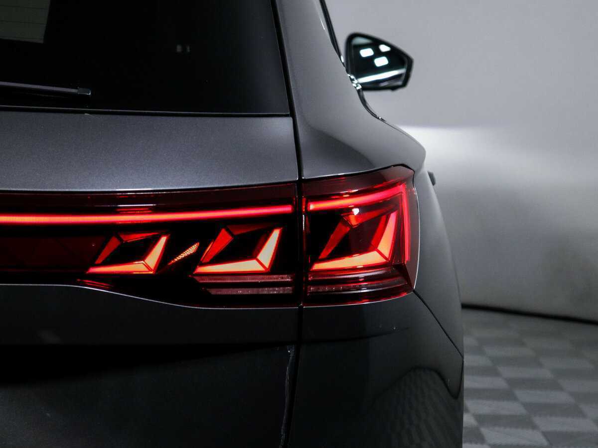 Купить Volkswagen Touareg с пробегом. Фото: #20