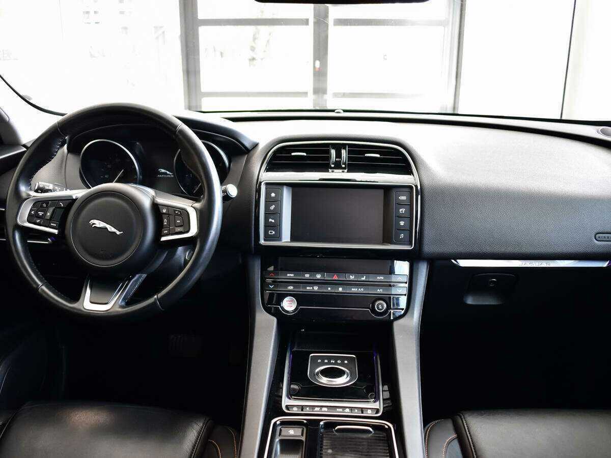 Купить Jaguar F-Pace с пробегом. Фото: #10