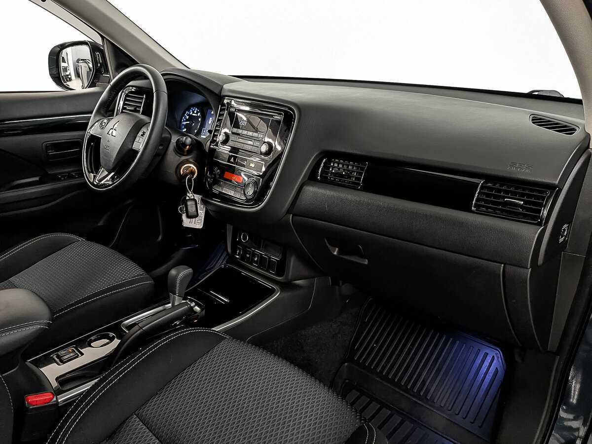 Купить Mitsubishi Outlander с пробегом. Фото: #10