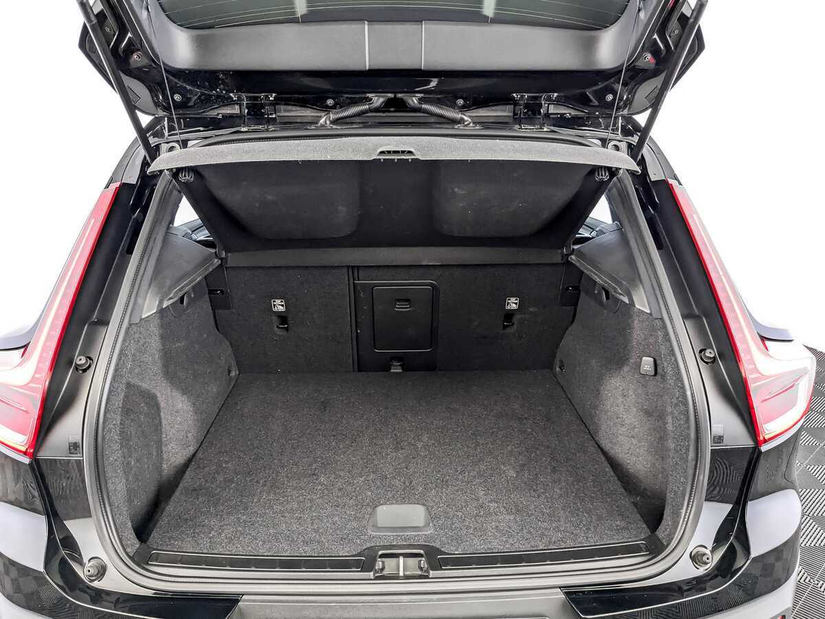 Купить Volvo XC40 с пробегом. Фото: #9