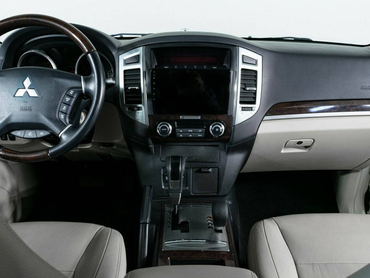 Купить Mitsubishi Pajero с пробегом. Фото: #10