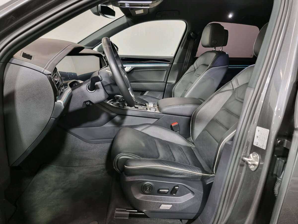 Купить Volkswagen Touareg с пробегом. Фото: #8