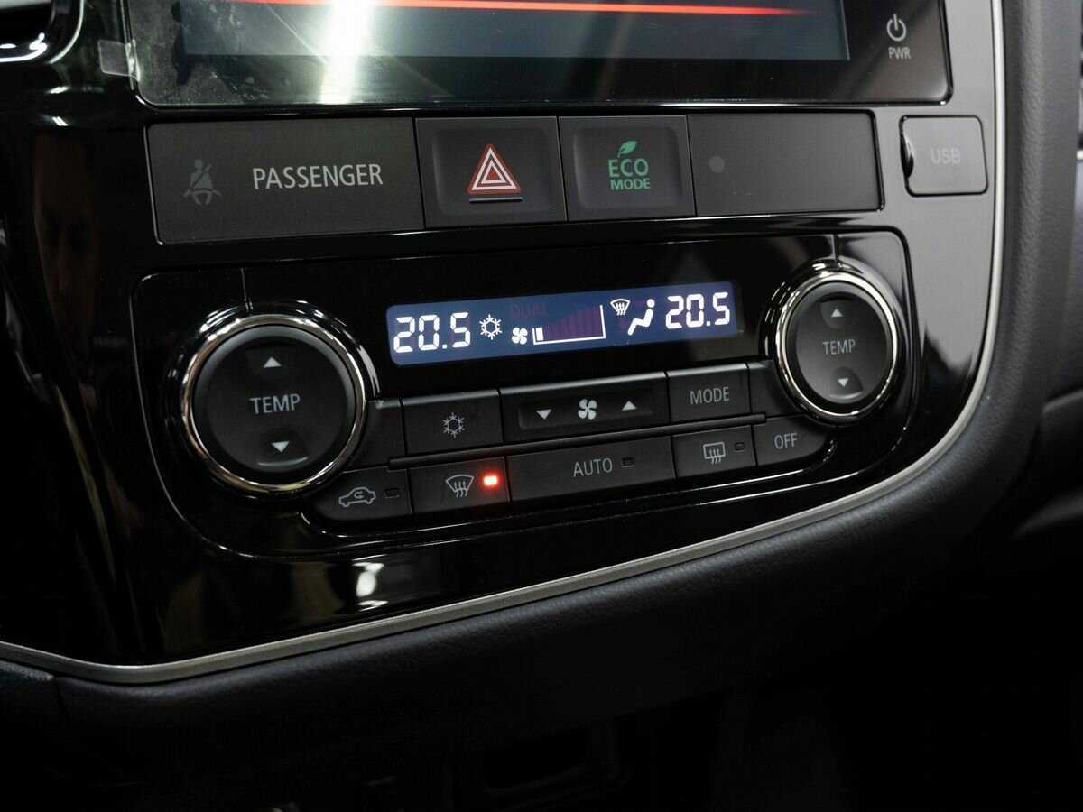 Купить Mitsubishi Outlander с пробегом. Фото: #23