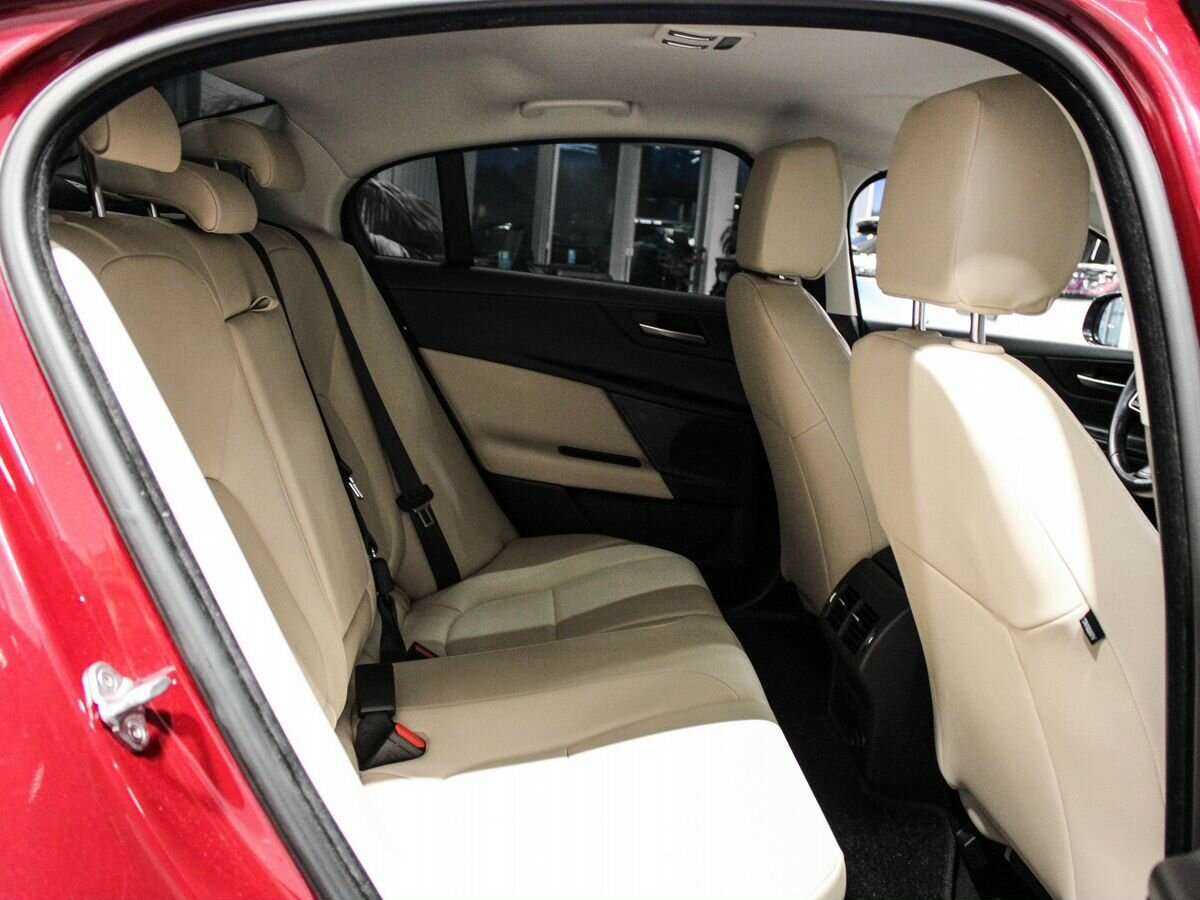 Купить Jaguar XE с пробегом. Фото: #20