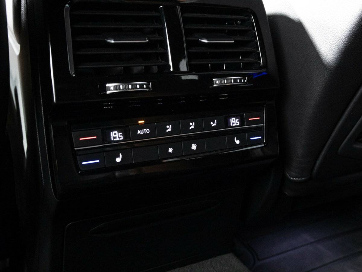 Купить Volkswagen Touareg с пробегом. Фото: #29