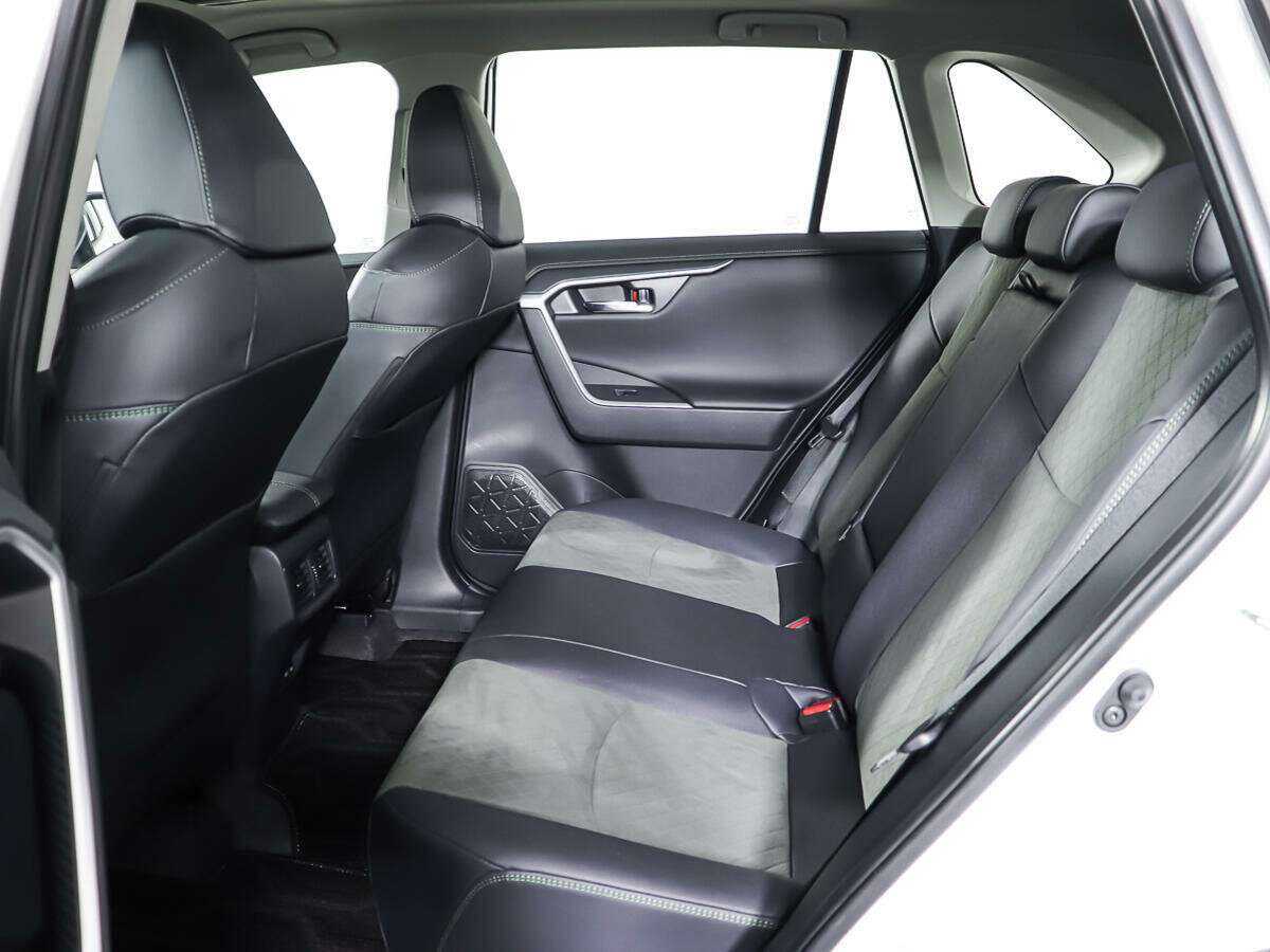 Купить Toyota RAV4 с пробегом. Фото: #8