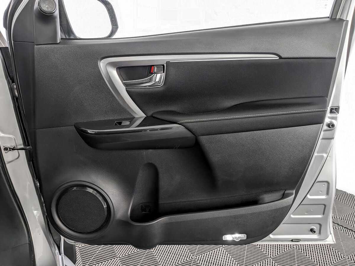 Купить Toyota Fortuner с пробегом. Фото: #18