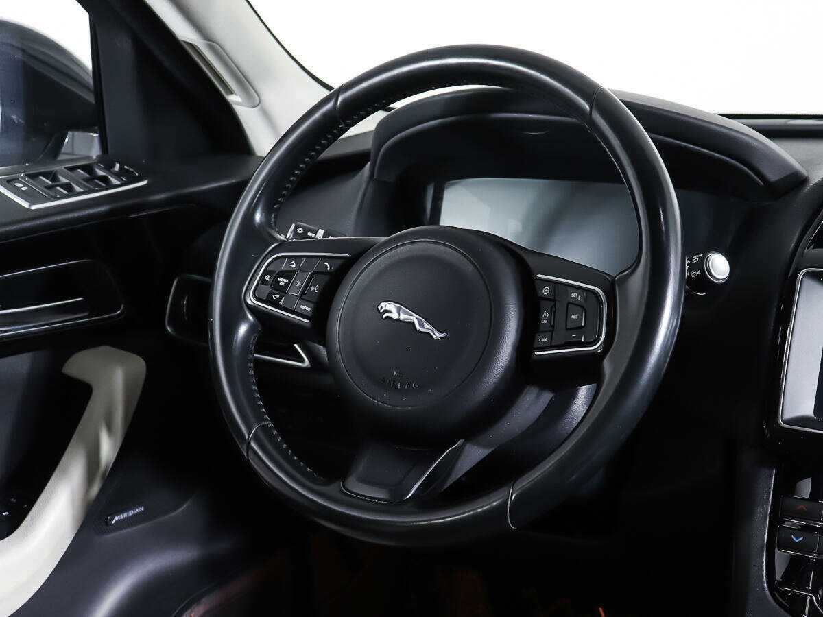 Купить Jaguar F-Pace с пробегом. Фото: #13