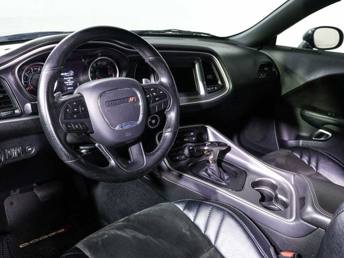 Купить Dodge Challenger с пробегом. Фото: #13