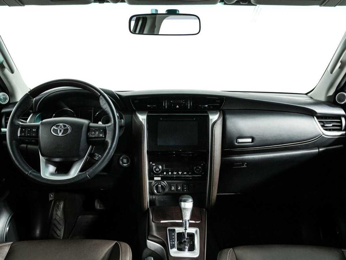 Купить Toyota Fortuner с пробегом. Фото: #12