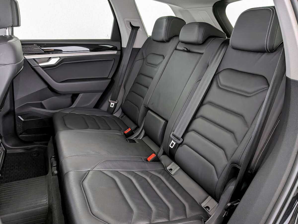 Купить Volkswagen Touareg с пробегом. Фото: #11