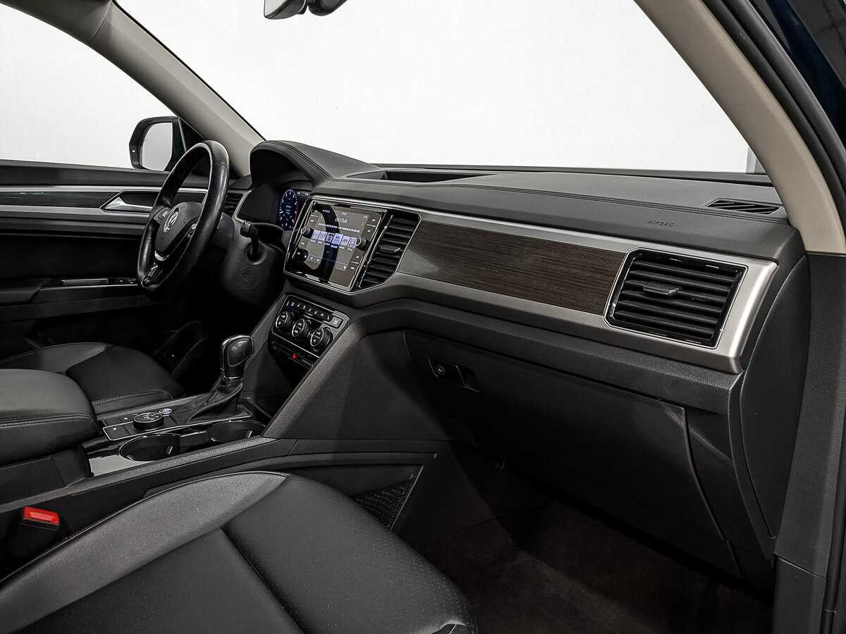 Купить Volkswagen Teramont с пробегом. Фото: #12