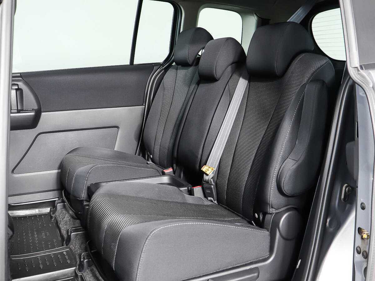 Купить Mazda 5 с пробегом. Фото: #11