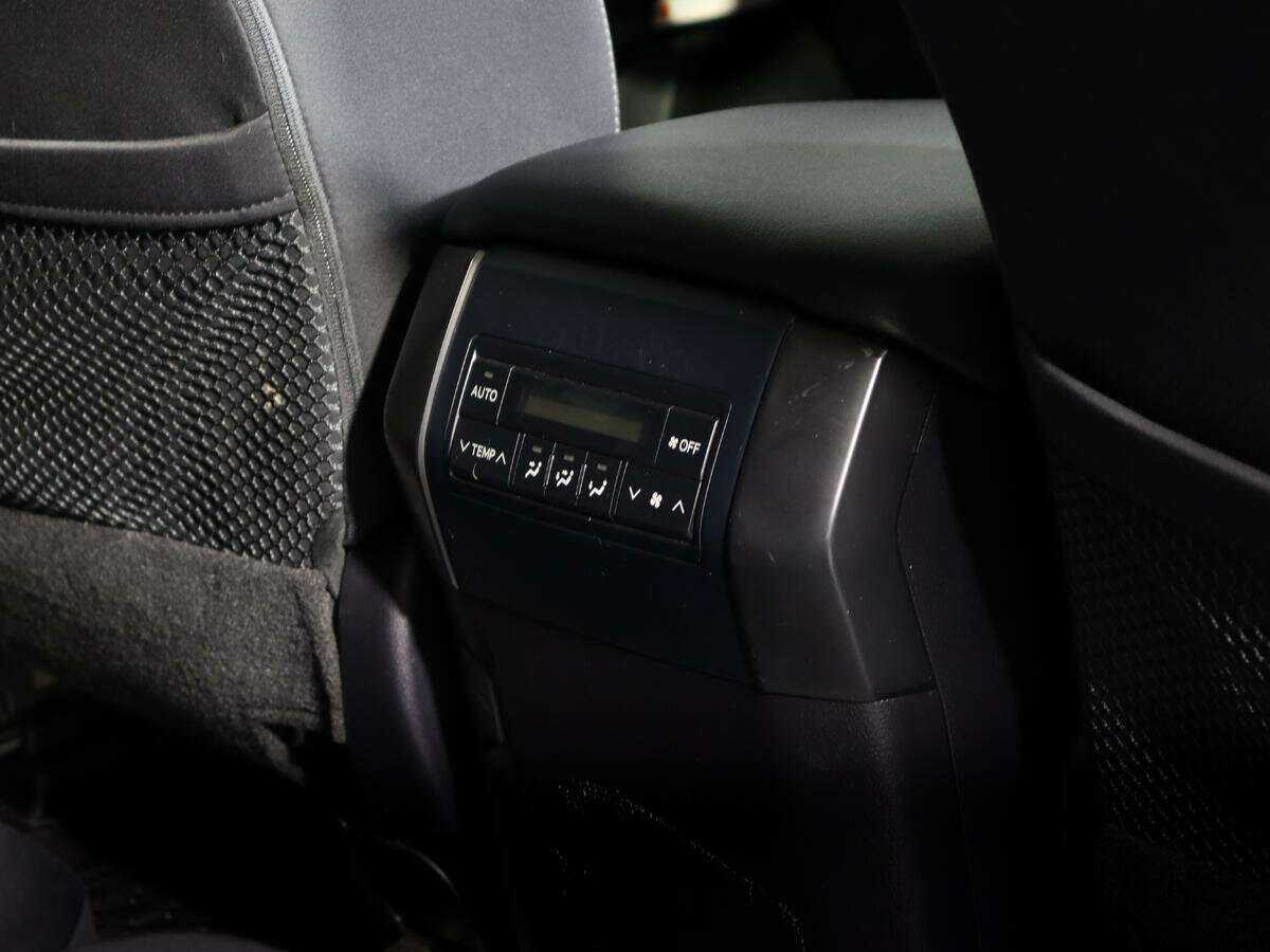 Купить Toyota Land Cruiser Prado с пробегом. Фото: #14