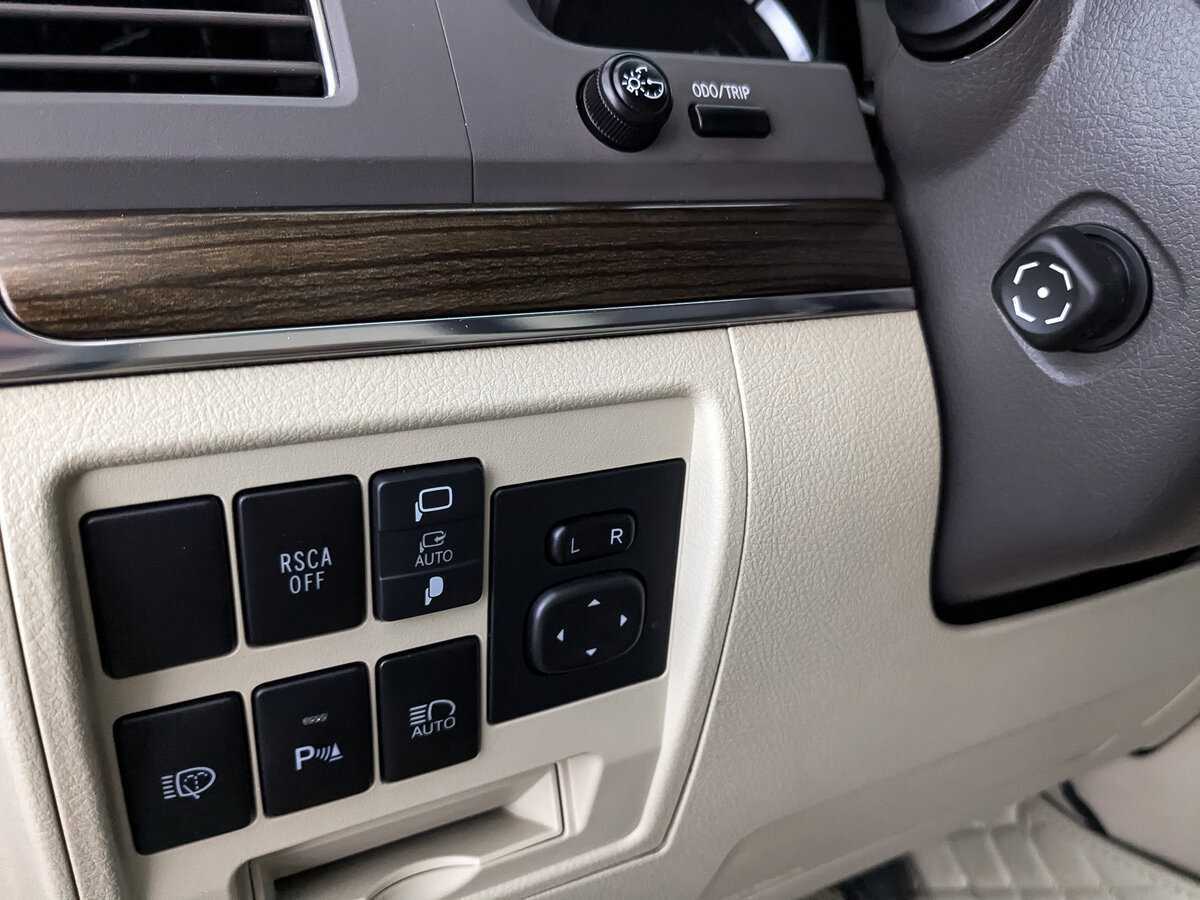 Купить Toyota Land Cruiser с пробегом. Фото: #24