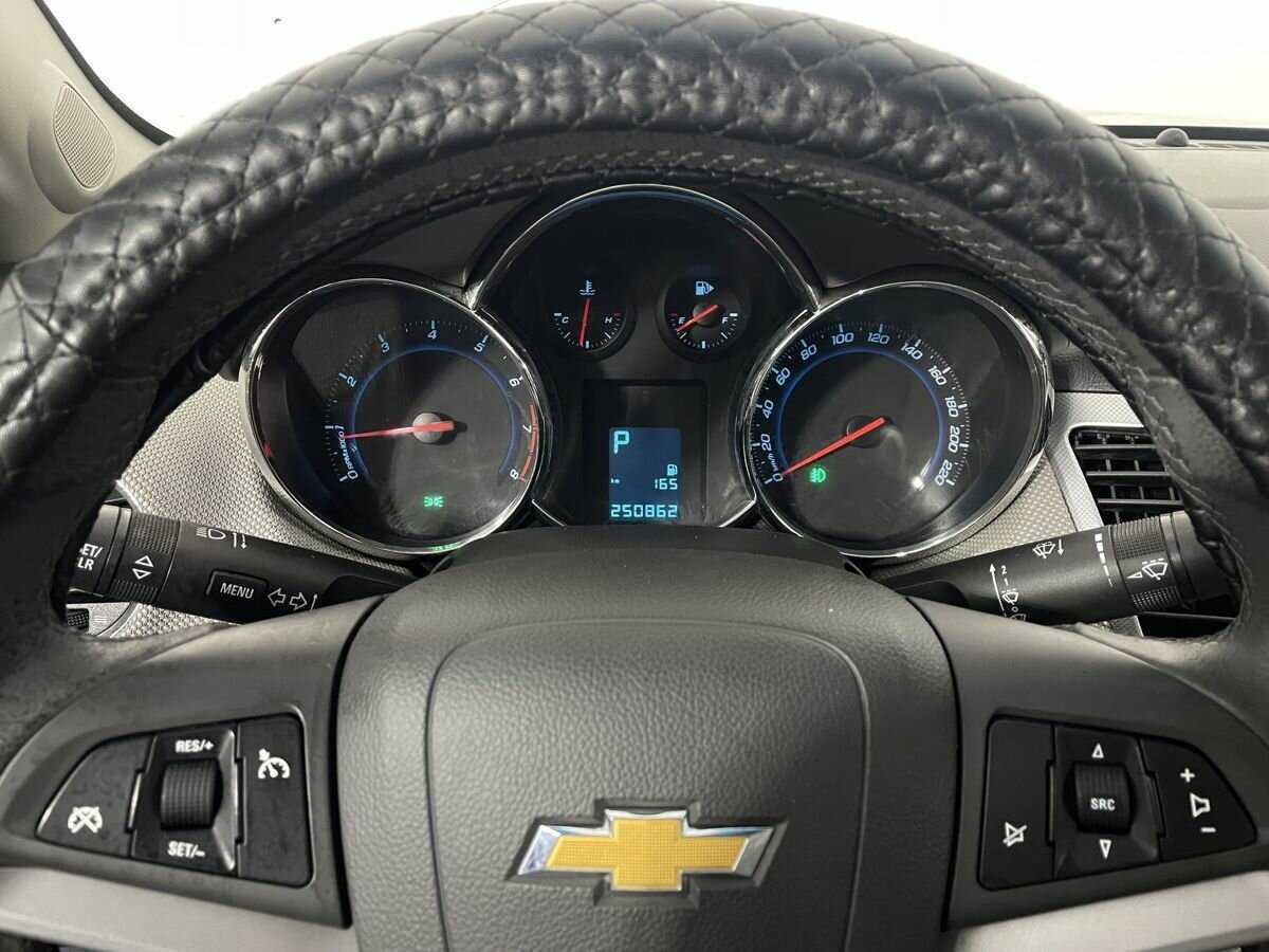 Купить Chevrolet Cruze с пробегом. Фото: #10