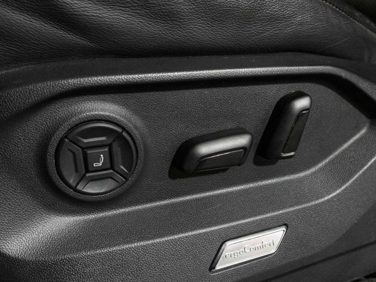 Купить Volkswagen Touareg с пробегом. Фото: #19