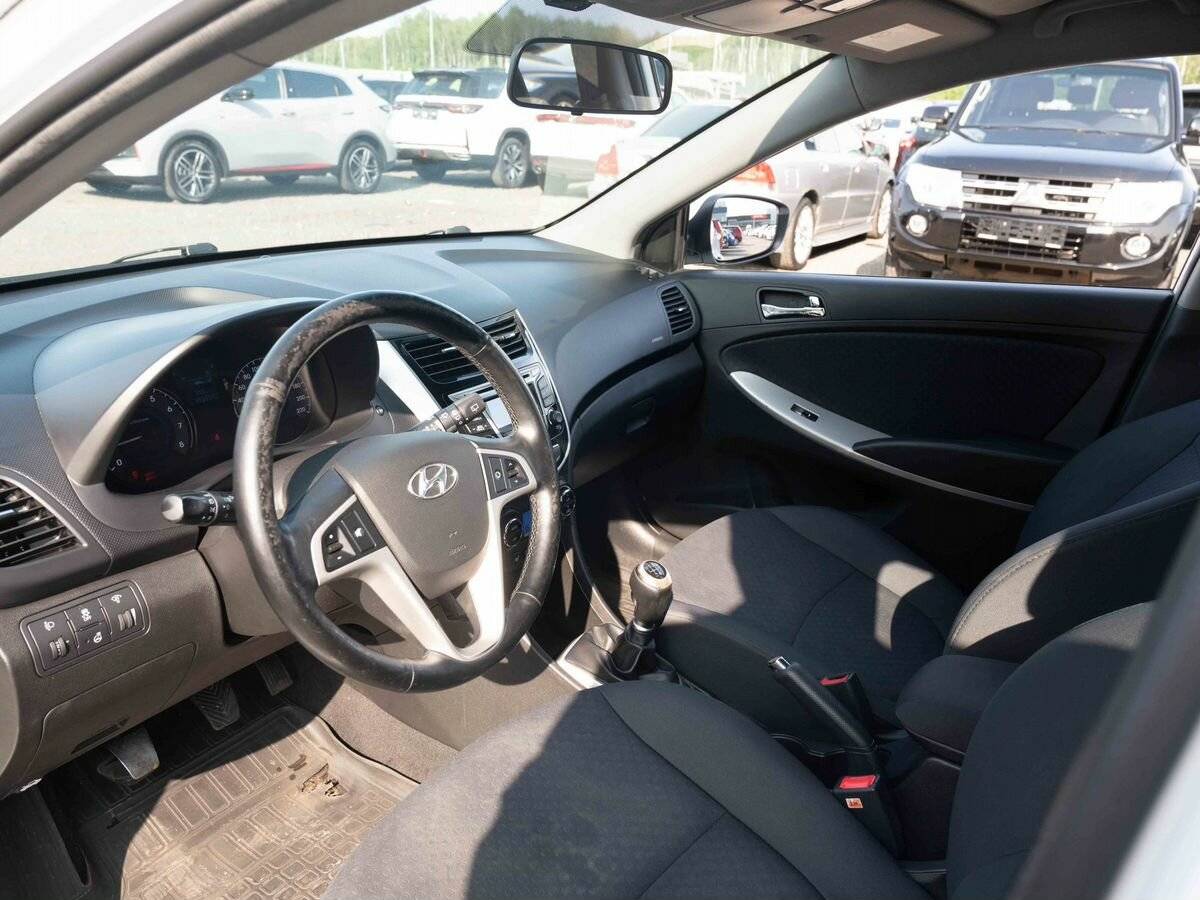 Купить Hyundai Solaris с пробегом. Фото: #7