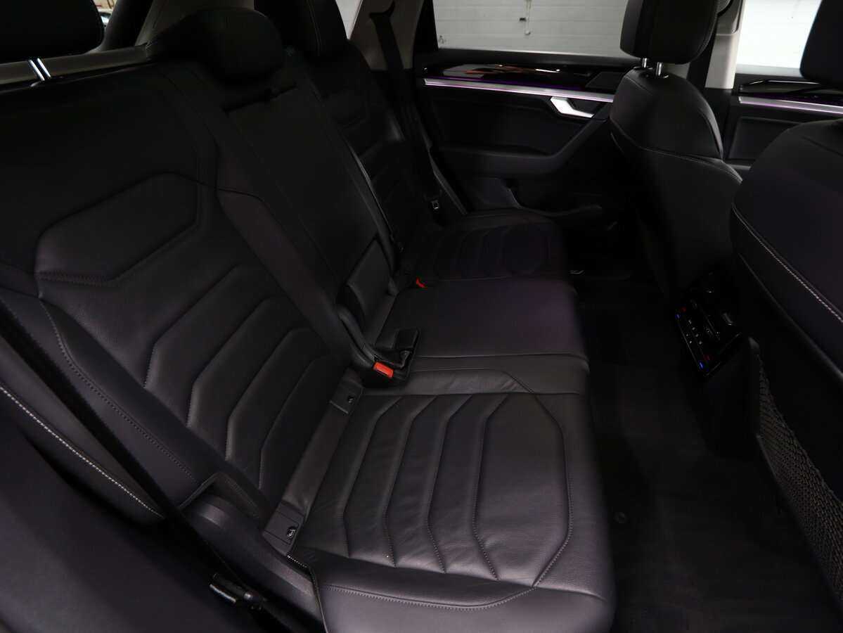 Купить Volkswagen Touareg с пробегом. Фото: #15