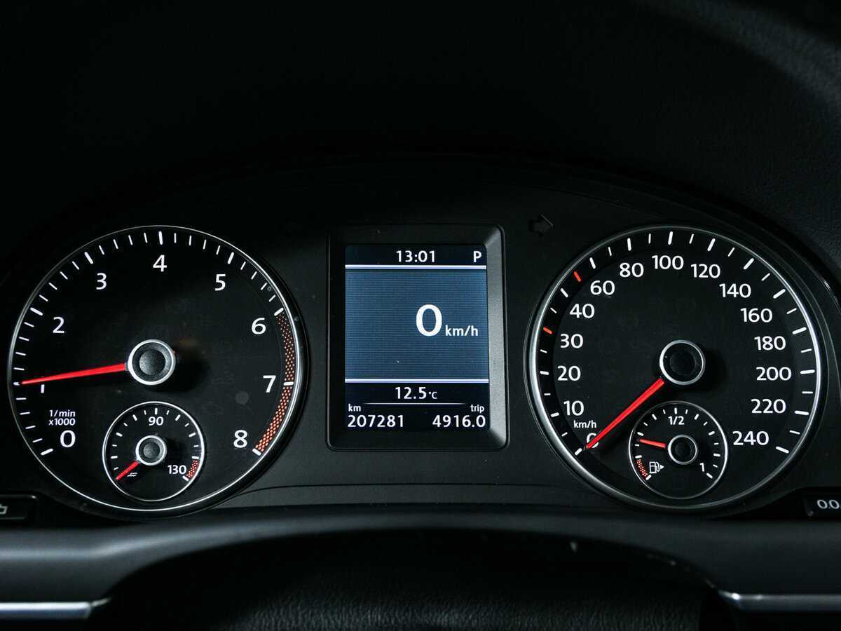 Купить Volkswagen Touran с пробегом. Фото: #9