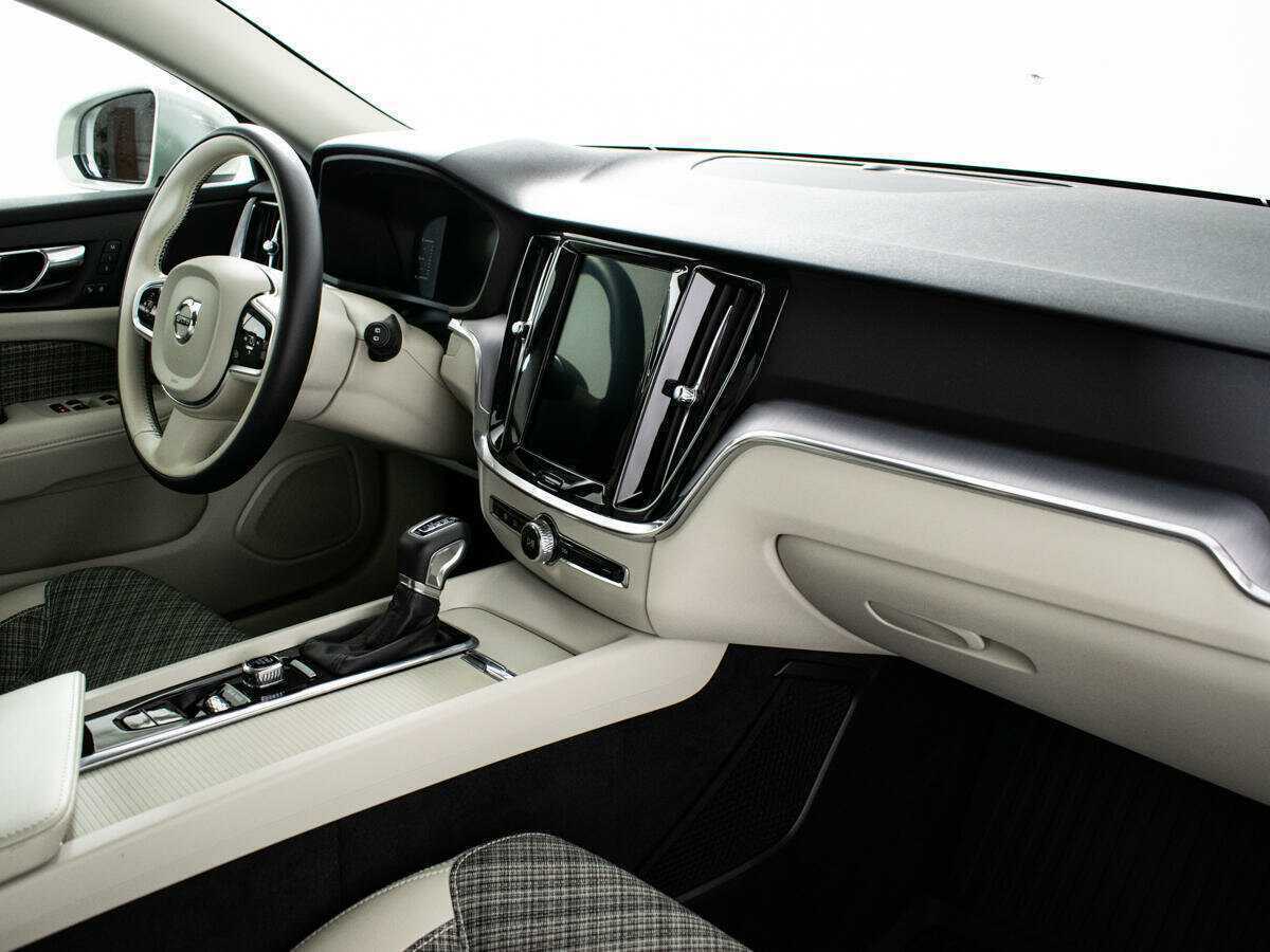Купить Volvo V60 Cross Country с пробегом. Фото: #8