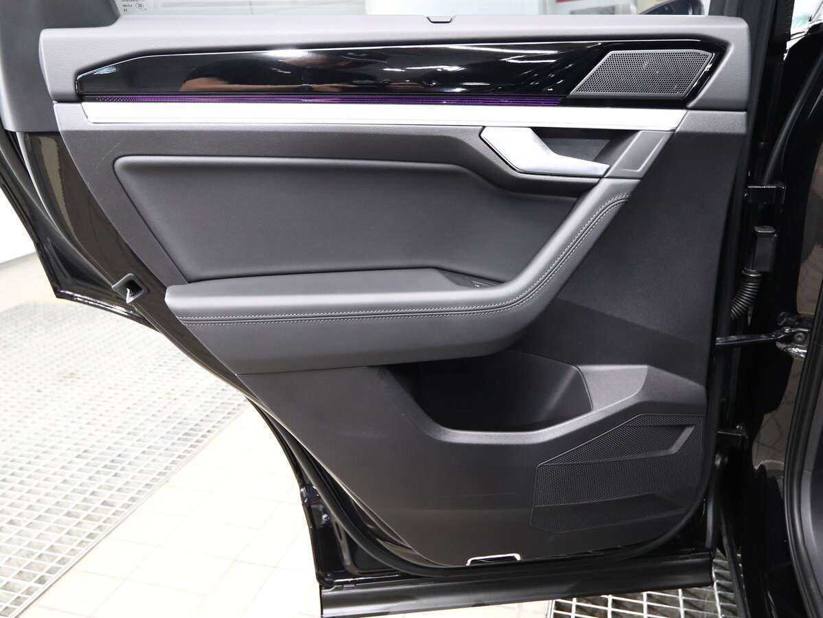 Купить Volkswagen Touareg с пробегом. Фото: #10