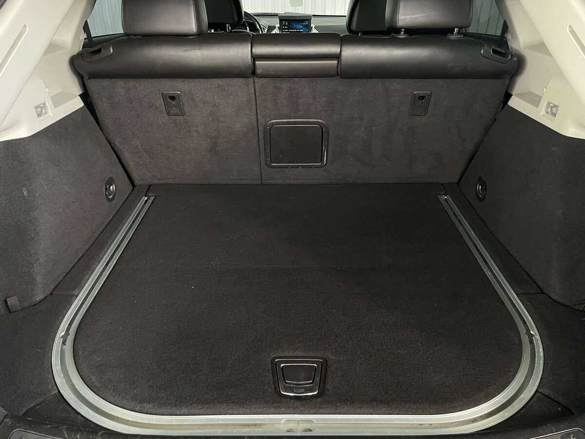 Купить Cadillac SRX с пробегом. Фото: #33