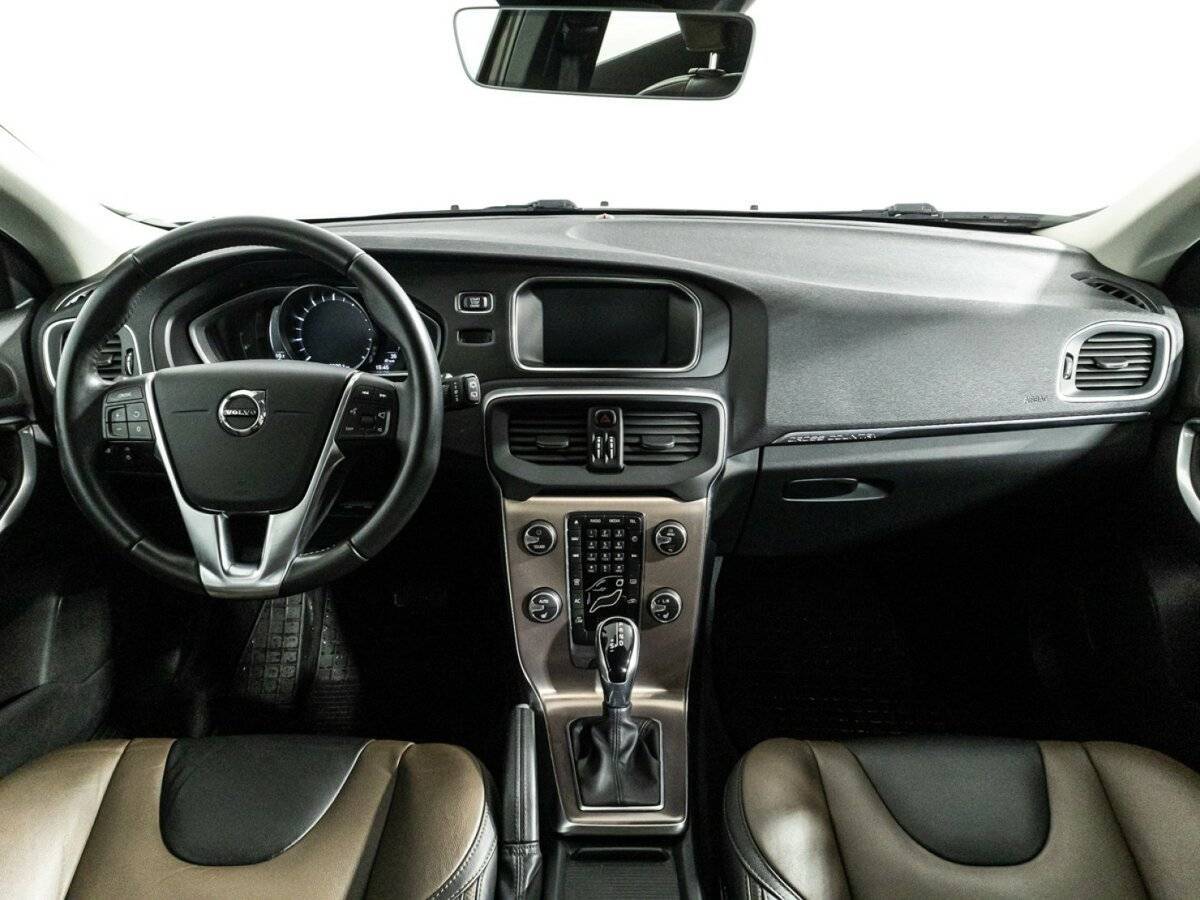 Купить Volvo V40 Cross Country с пробегом. Фото: #12