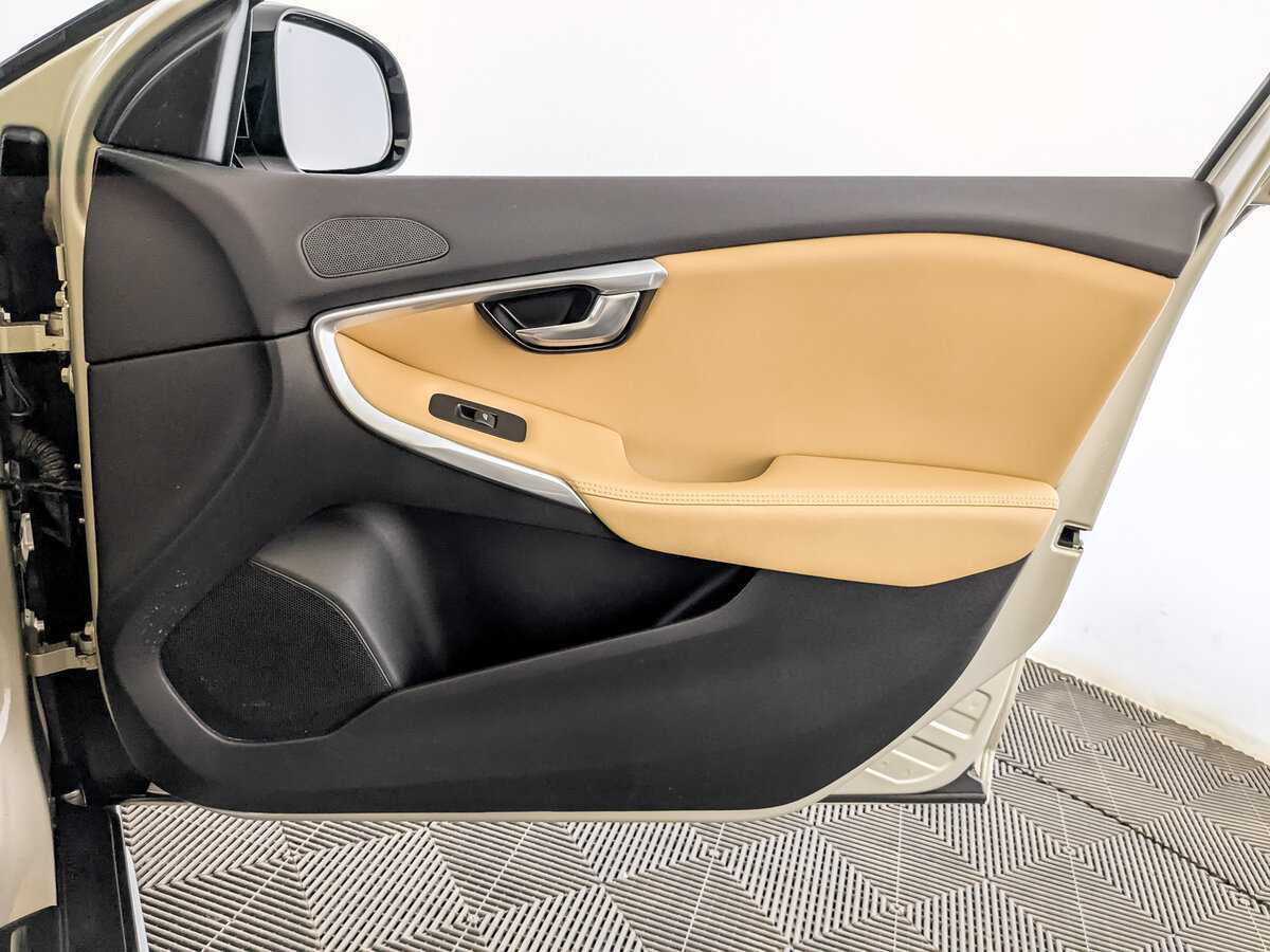 Купить Volvo V40 с пробегом. Фото: #24