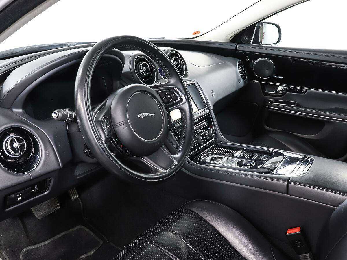 Купить Jaguar XJ с пробегом. Фото: #12
