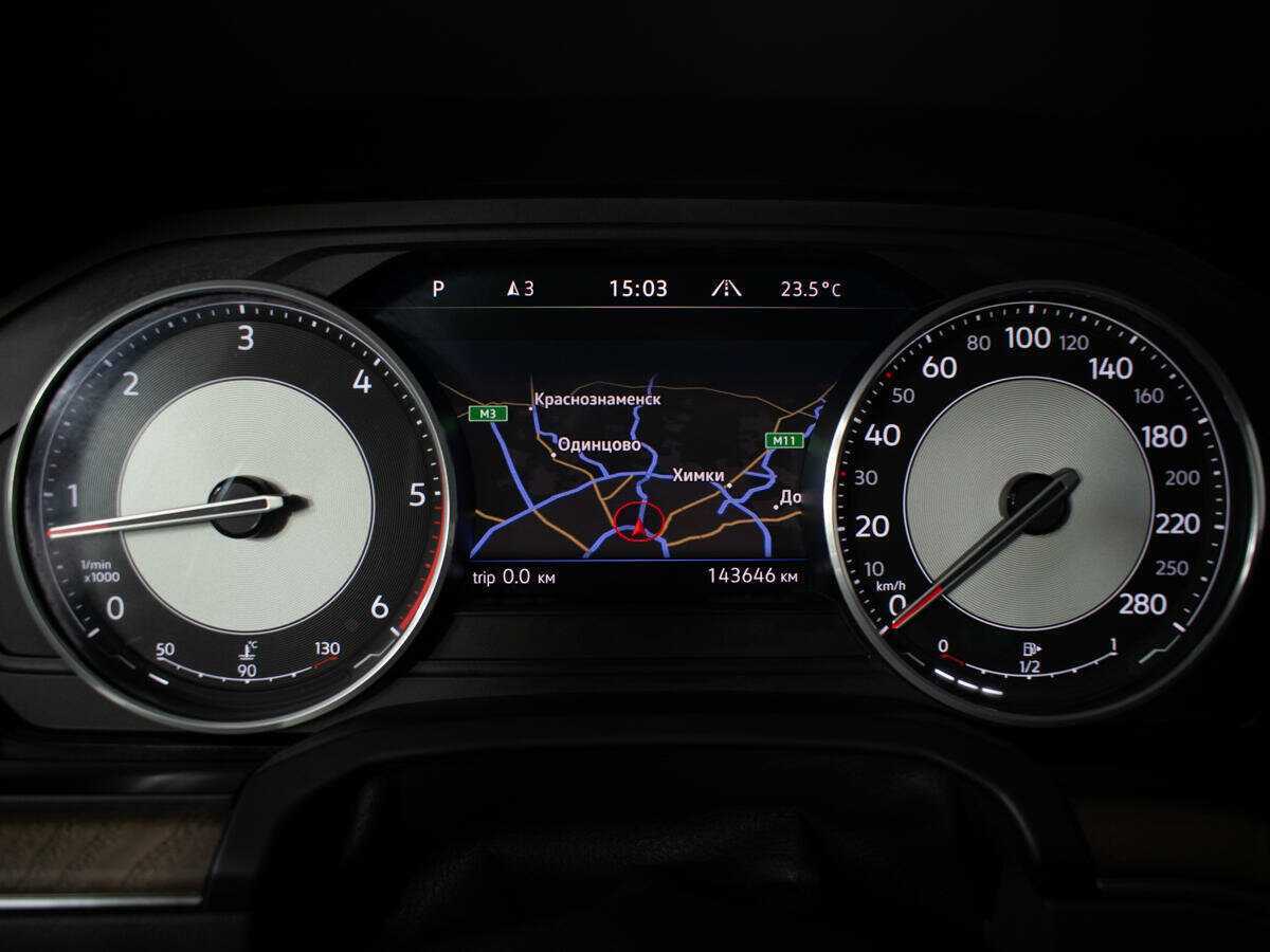 Купить Volkswagen Touareg с пробегом. Фото: #10