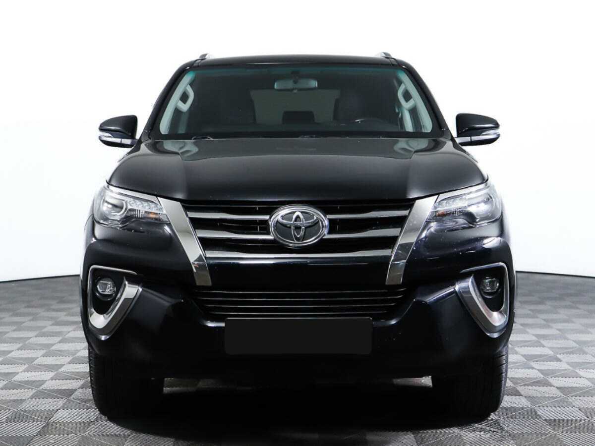 Купить Toyota Fortuner с пробегом. Фото: #1