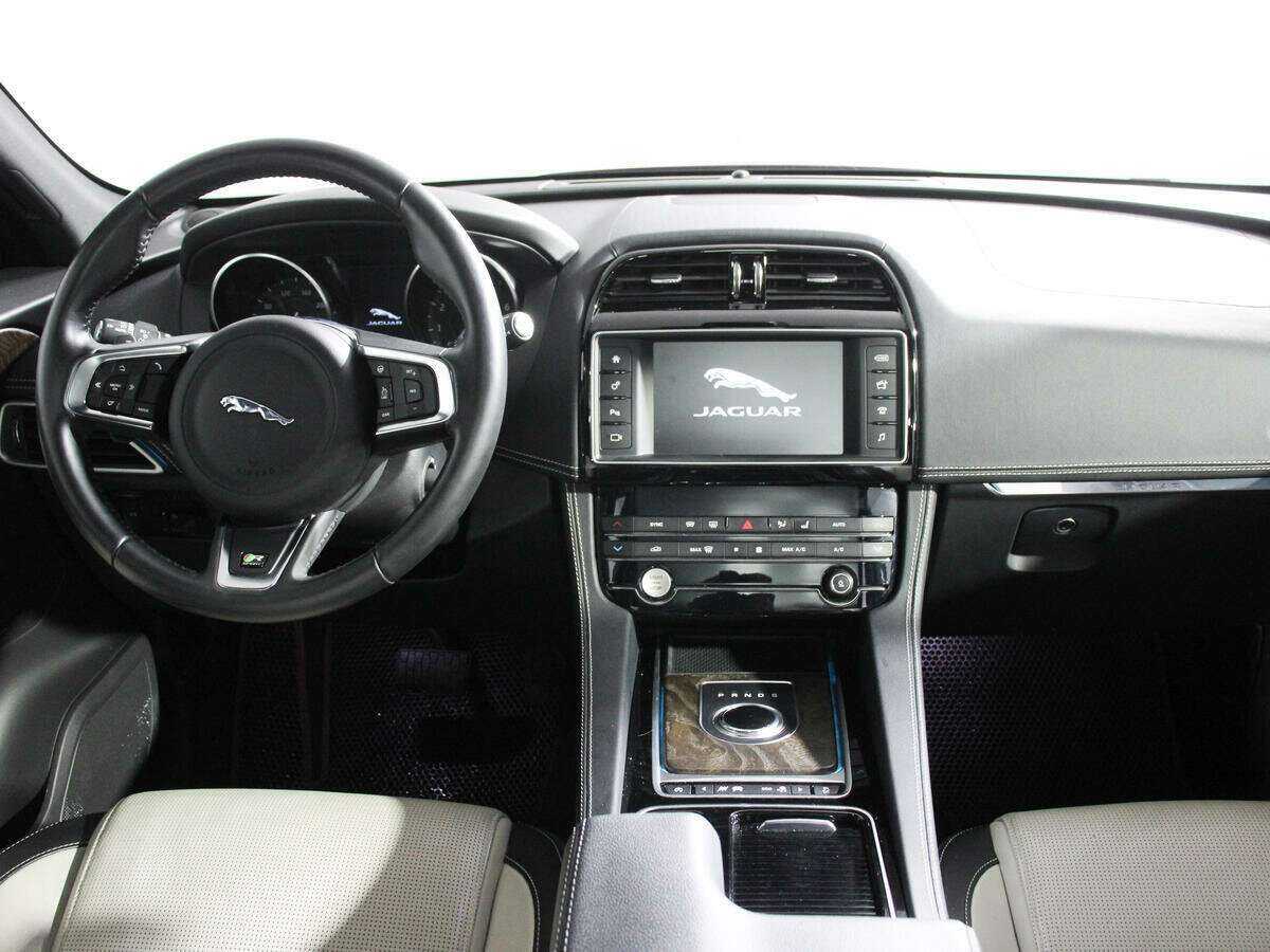 Купить Jaguar F-Pace с пробегом. Фото: #8
